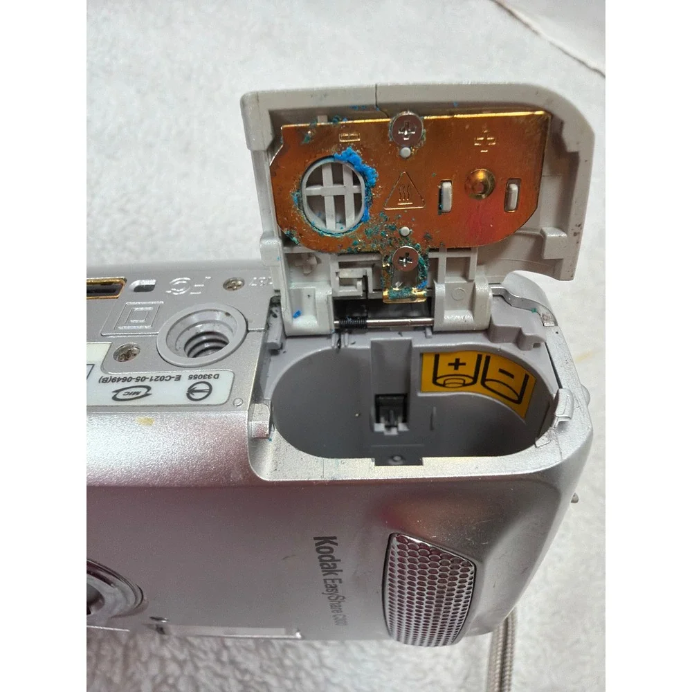 Kodak EasyShare C300 Digital Camera Silver Vintage Digicam 37mm Lens Working!